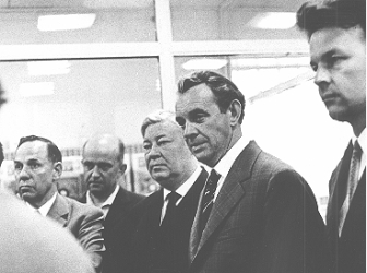 J.Mockus priimant svečius, 1976